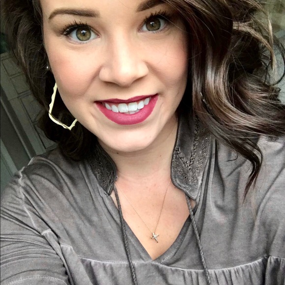 Meet your Posher, Lindsay - Picture 3 of 4